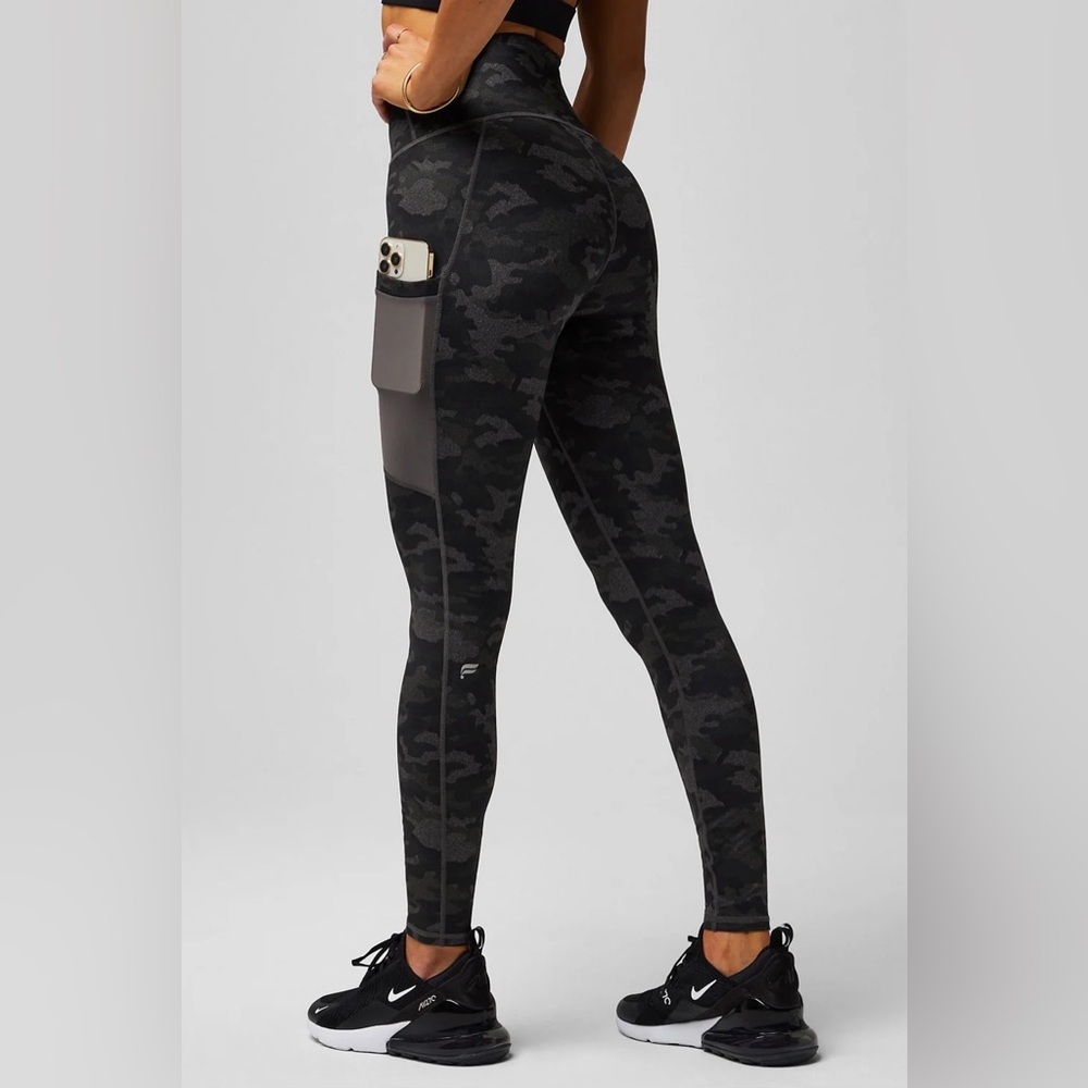 NEW Fabletics On-The-Go PowerHold High-Waisted Legging tonal Camo Pockets Size M